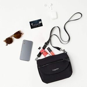 Baggalini pocket‎ crossbody 2.0 black new with tags